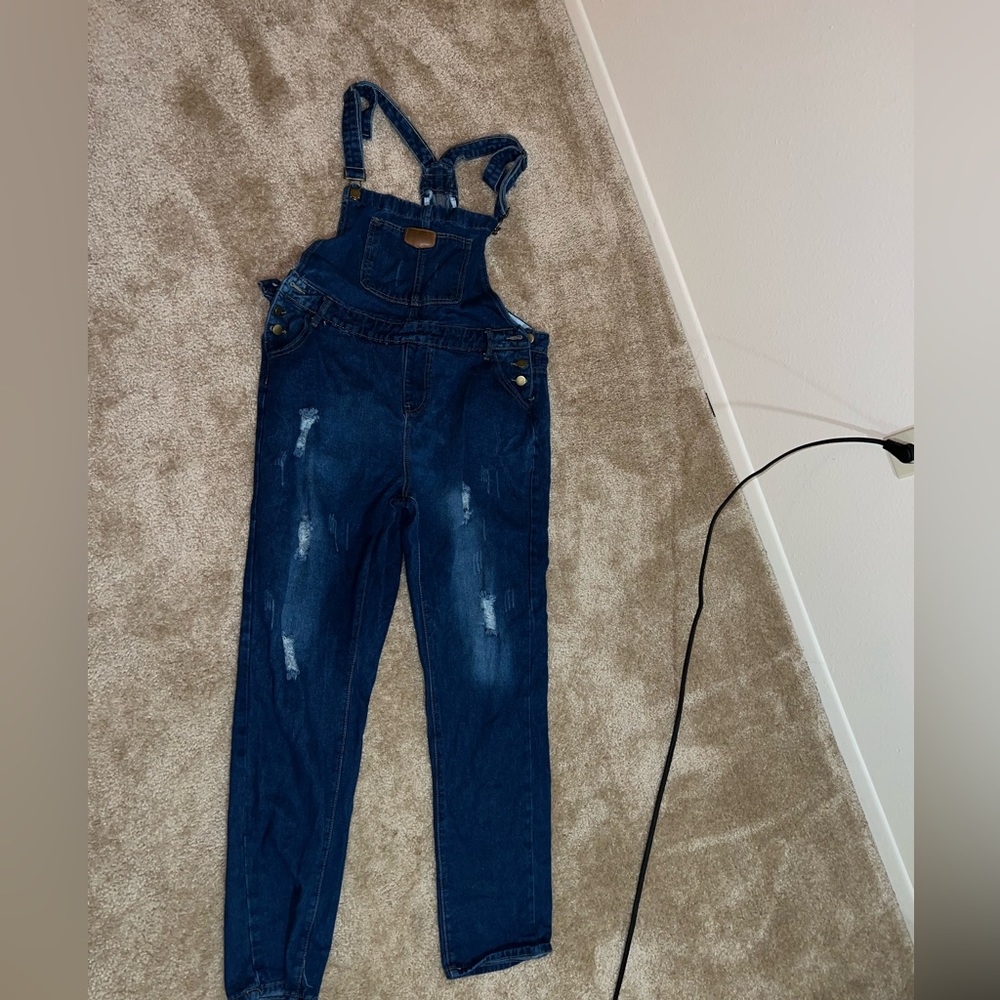 Ripped leg overalls